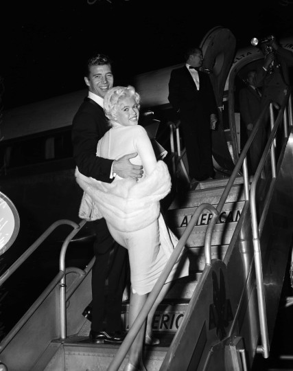 상징적인 할리우드 스타들의 흑백 결혼식 사진들!, 시보드 블로그