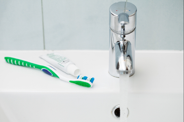 화장실에 칫솔 보관하면 감수해야 할 위험 요소들, 시보드 블로그