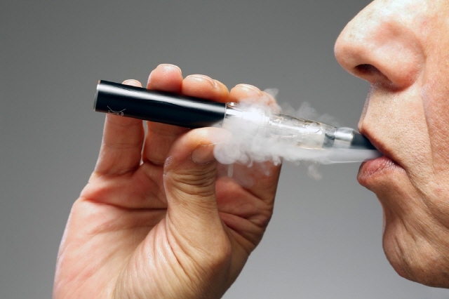 니코틴이 없는 전자담배도 특정 세포를 마비시키는 효과 확인, 시보드 블로그