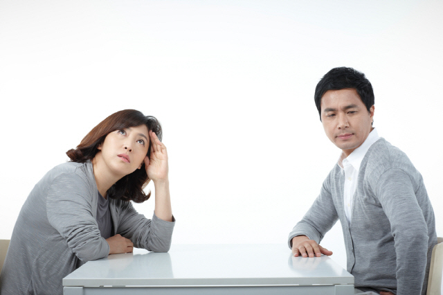 배우자의 부적절한 행동에 고민, 결혼한 것이 잘못이었을까?, 시보드 블로그
