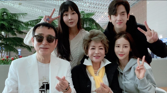 미나♥류필립, 母 장무식·새아버지에 여동생까지 다섯가족 싱가포르 여행기('걸환장')